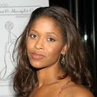 Detective Adrienne Quinlan, played by Merrin Dungey