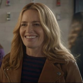 Ali Mills as seen in the show, played by Elisabeth Shue