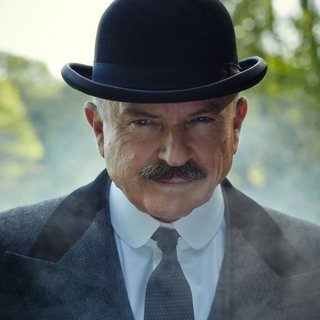 Inspector Chester Campbell as seen in the show, played by Sam Neill