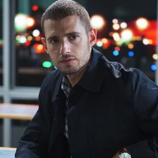 Wren Kingston, played by Julian Morris